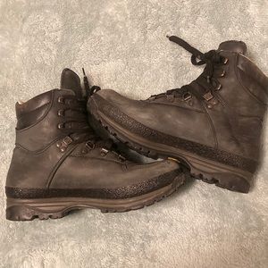 Vintage Raichle hiking boots men’s 6 or women’s 7.5 vibram and gore-tex